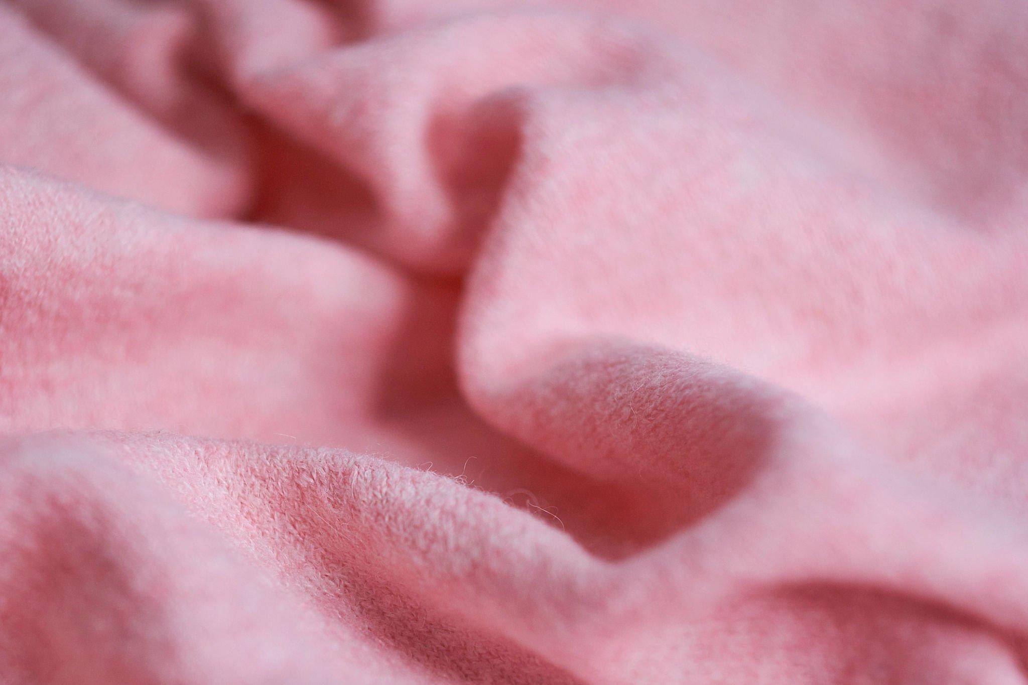 Cashmere Pilling: Why It Happens and How to Remove It